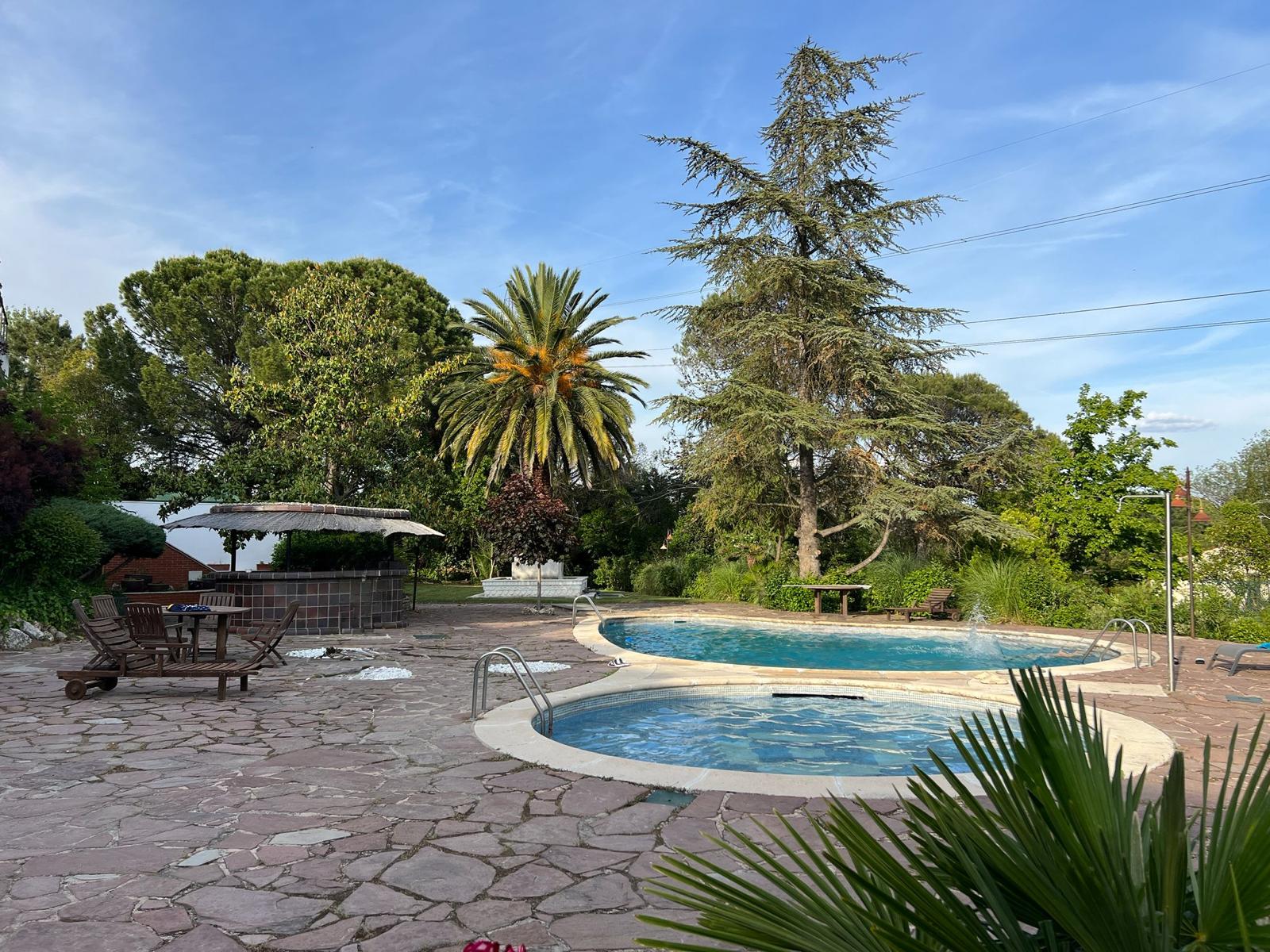 Zona exterior con piscina
